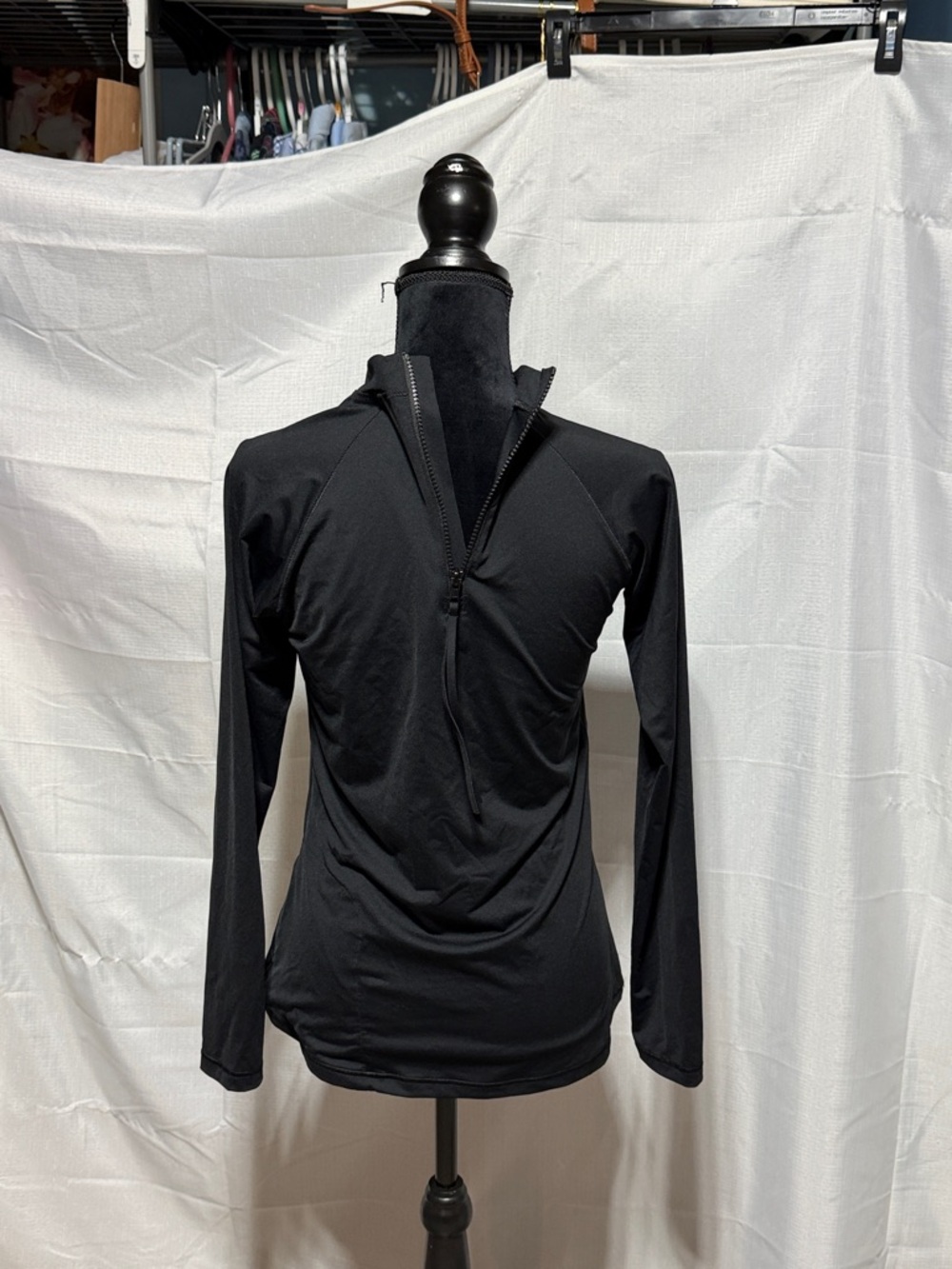 Athleta North Point Rashguard EUC - Picture 4 of 7